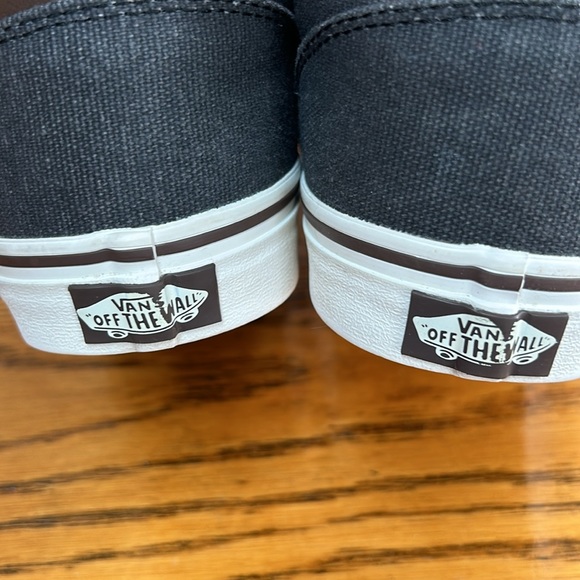 Vans UltraCush gray sneakers with brown leather trim.  Men’s Size 9.5. - Picture 3 of 14